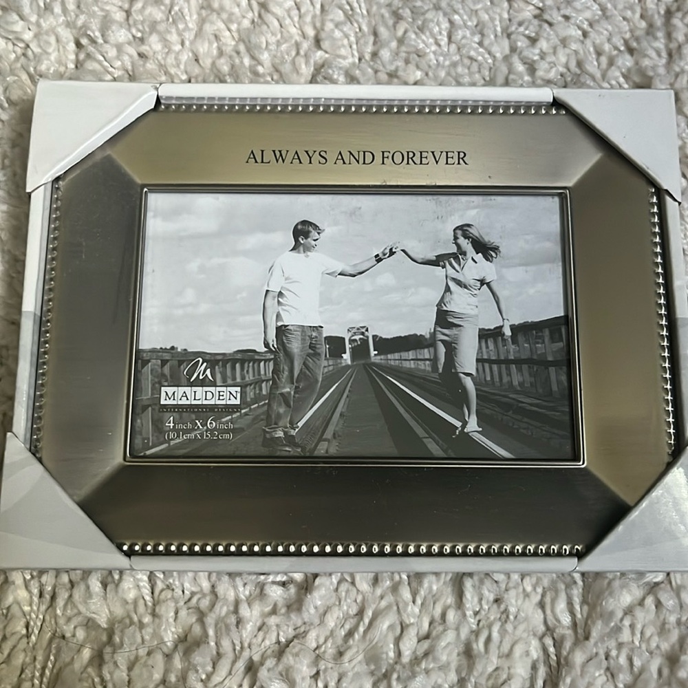 Newlywed Frame